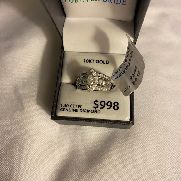 ENGAGEMENT RING - Picture 6 of 6